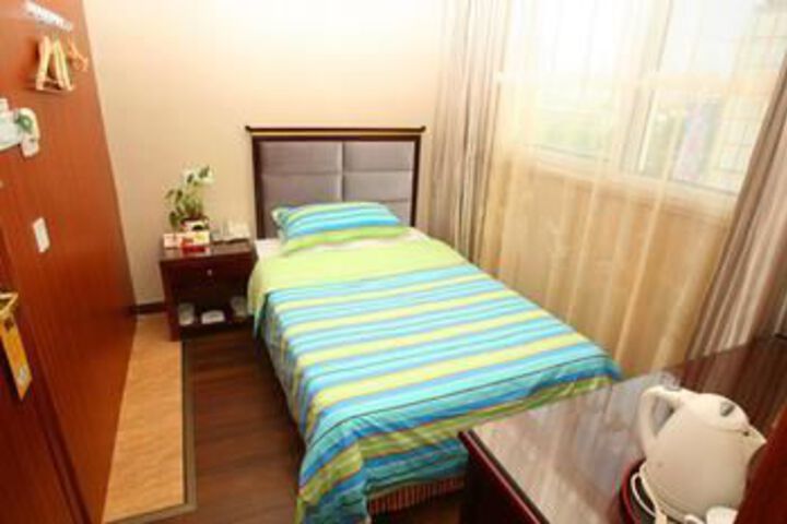 Room 7 of 18