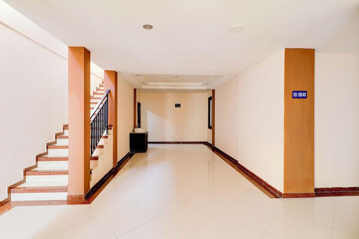 Entrance & Lobby