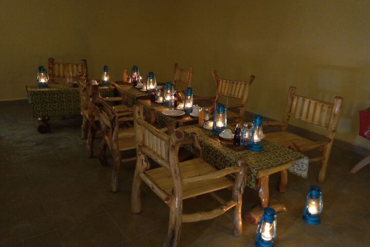 Dining 19 of 33