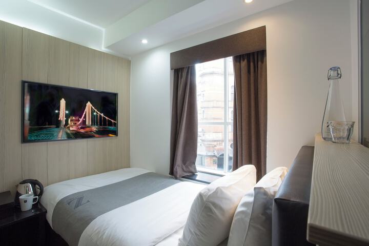 Room 7 of 36