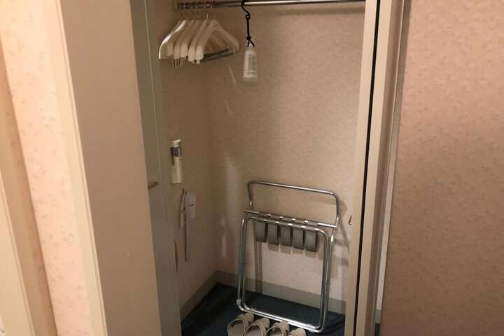 Room 25 of 104