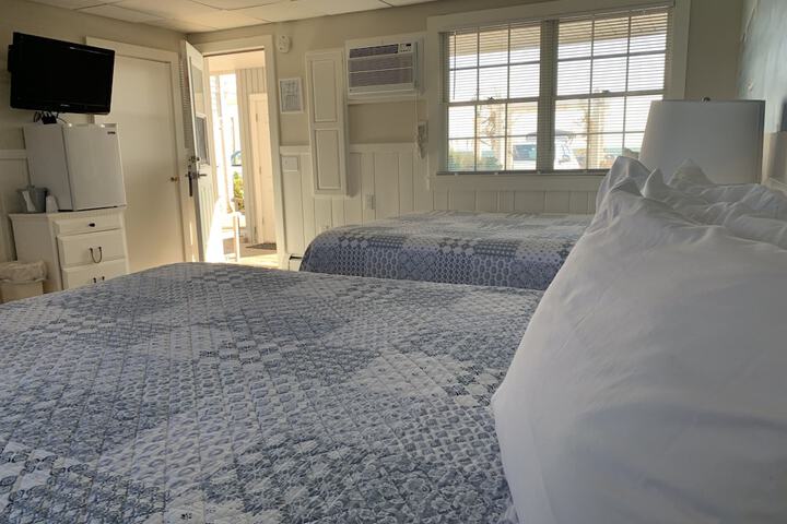 Room 12 of 80