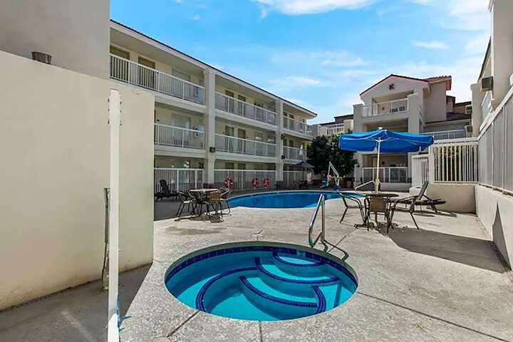 Image of Howard Johnson by Wyndham Tempe University / Phoenix