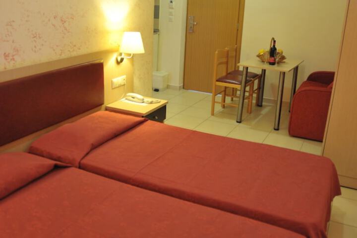 Room 9 of 43