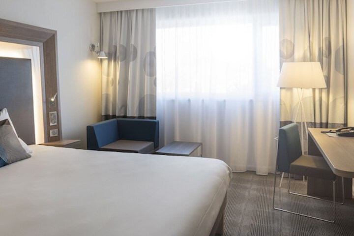 Room 2 of 75