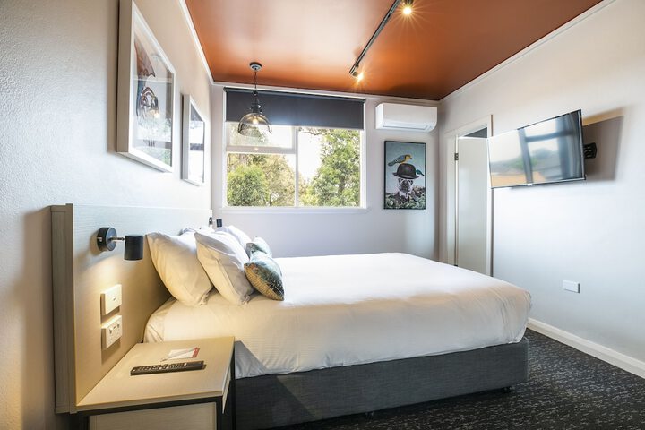 Room 6 of 34