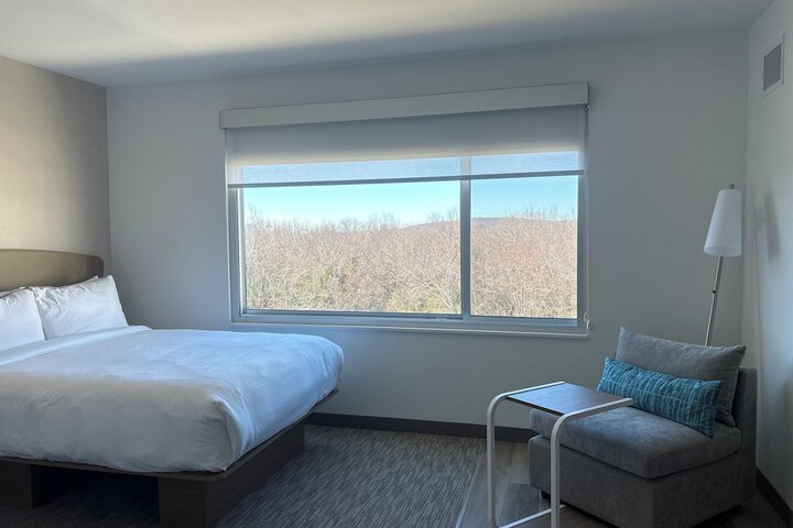 Room 36 of 100