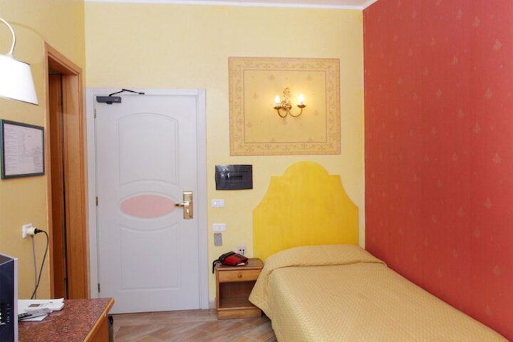 Room 23 of 49
