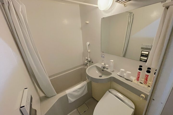 Room 27 of 45