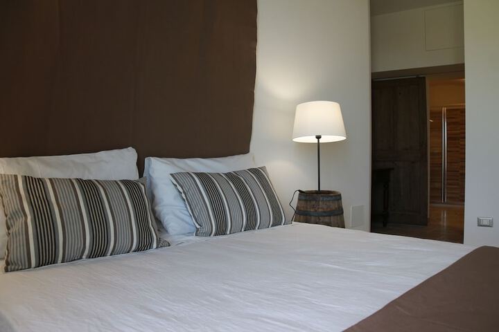 Room 2 of 44