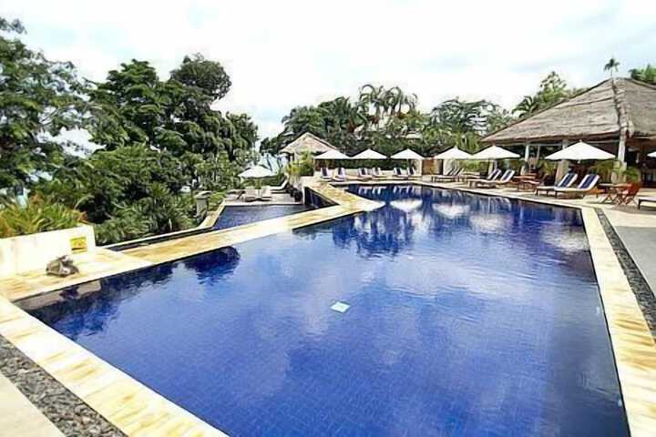 Hotel with Pool