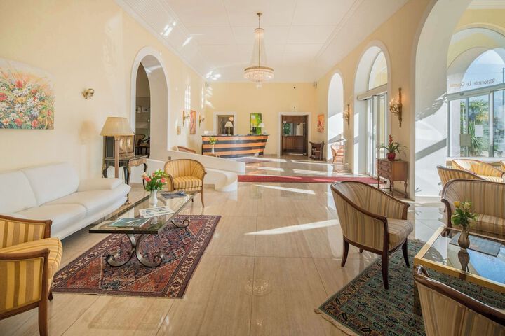 Entrance & Lobby