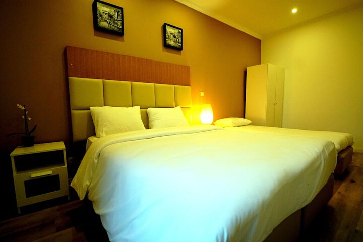 Room 4 of 11