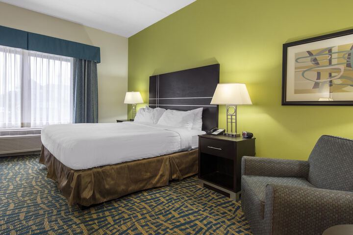 Room 14 of 37