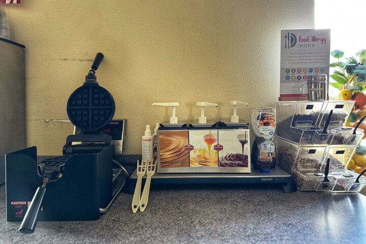 Breakfast/Coffee Service 58 of 68