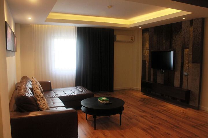 Room 2 of 16