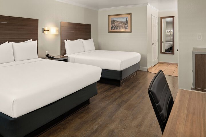 Room 32 of 60