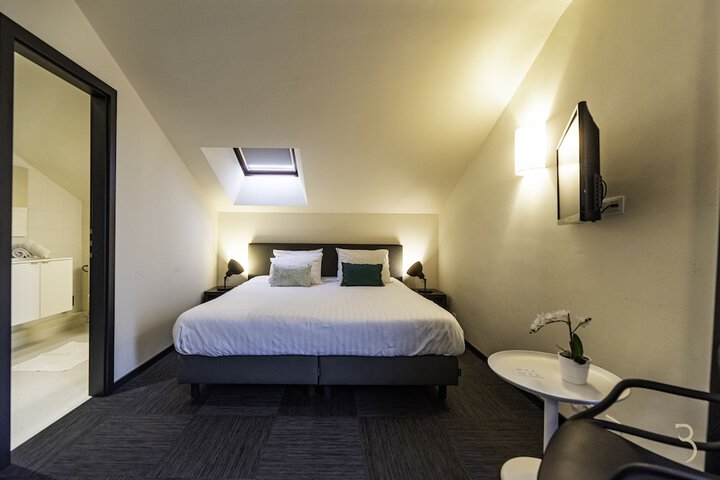 Room 5 of 24
