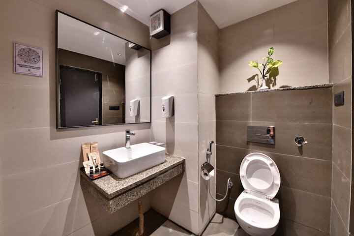 Room 12 of 18