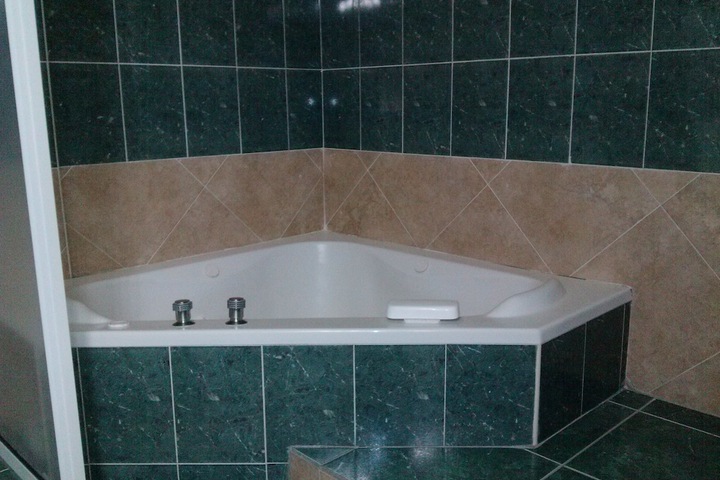 Hot Tub 11 of 18