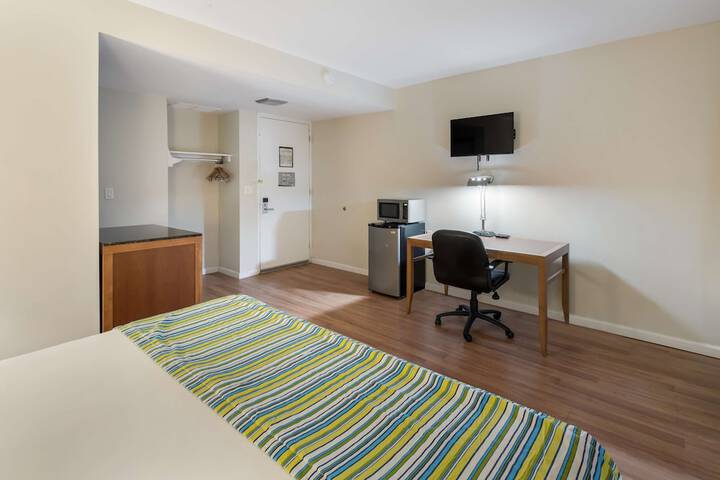 1 King Bed (1 of 9)