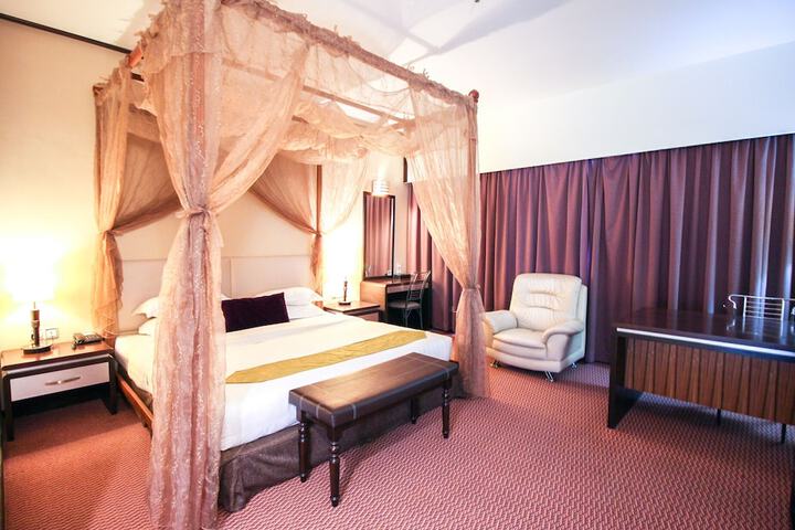 Room 19 of 44