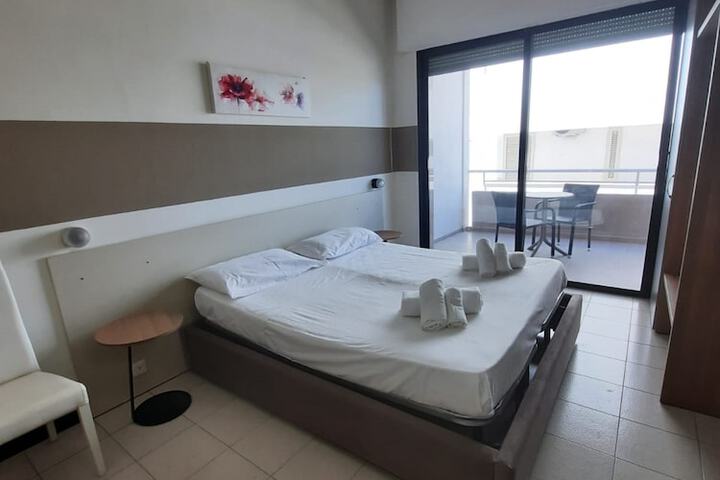 Room 7 of 25