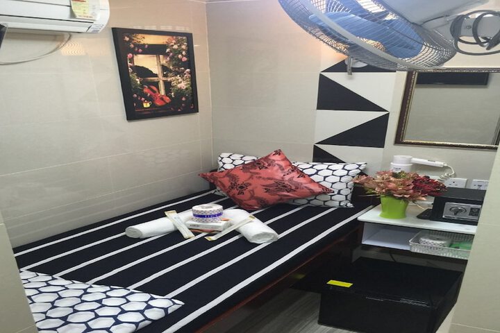 Room 4 of 44