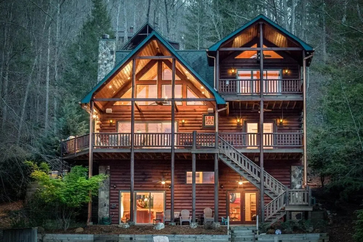 Aska Lakeside Lodge