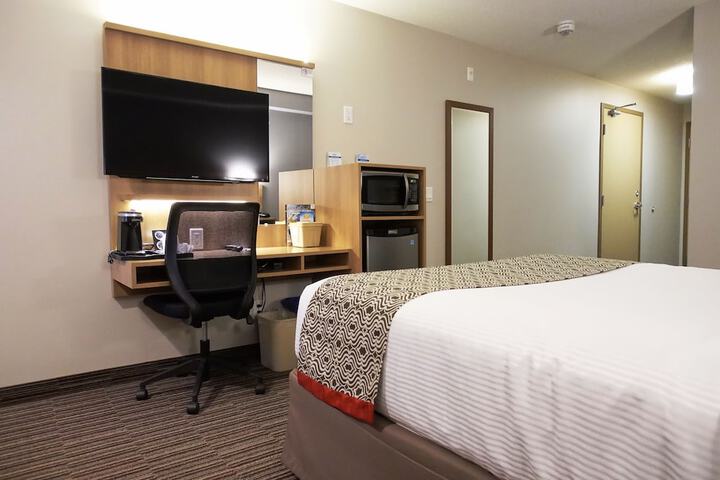 1 Queen Bed (43 of 50)