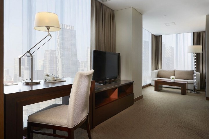 Room 4 of 97