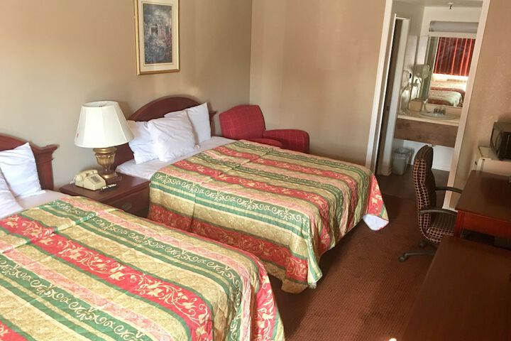 2 Queen Beds (5 of 12)