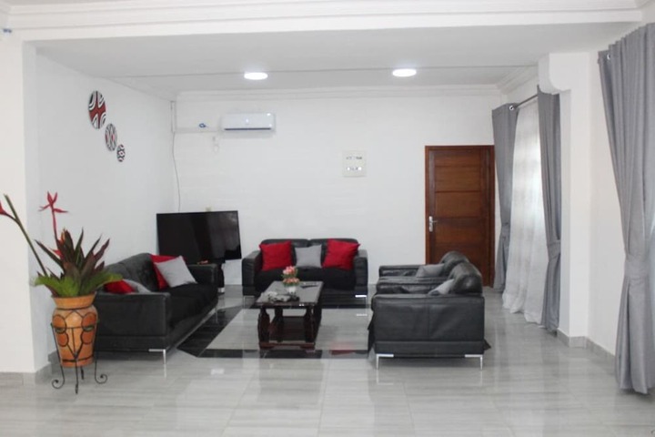 Room 5 of 16