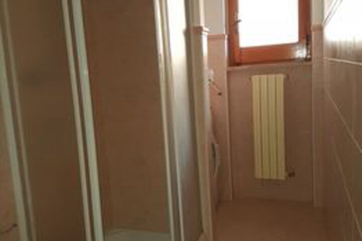 Room 8 of 38