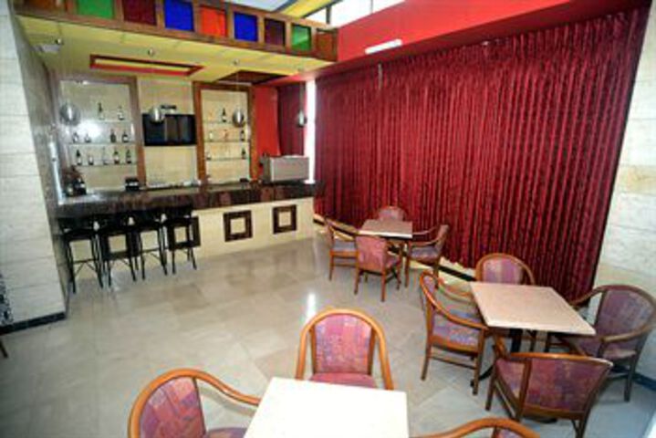 Lounge 12 of 22