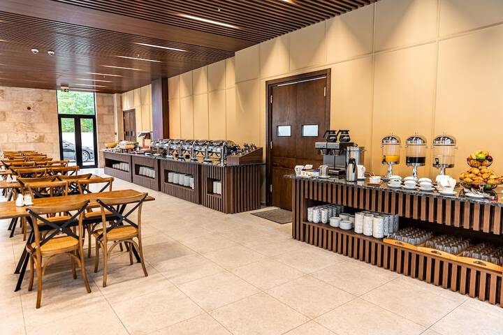 Breakfast/Coffee Service 72 of 85