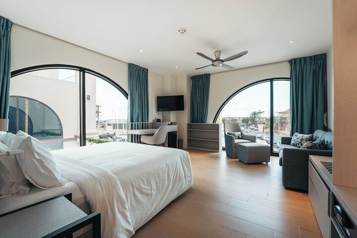 Room 30 of 103