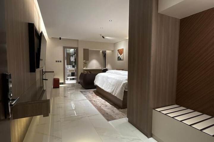 Room 2 of 61