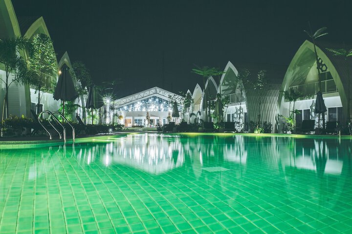 Pool 60 of 91