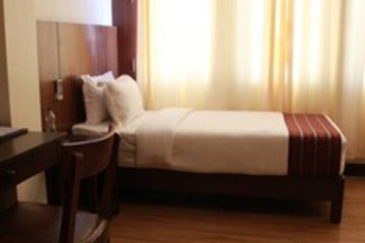 Room 5 of 8