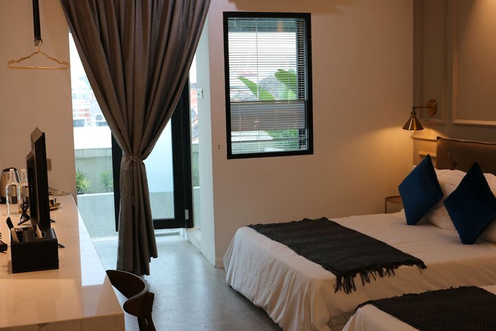 Room 8 of 47