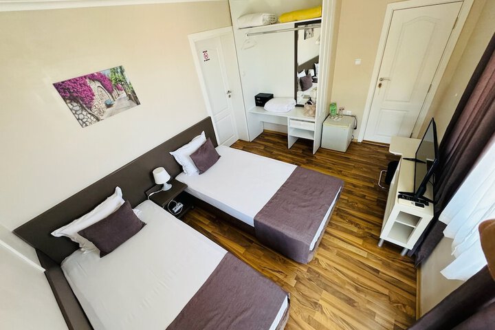 Room 65 of 102