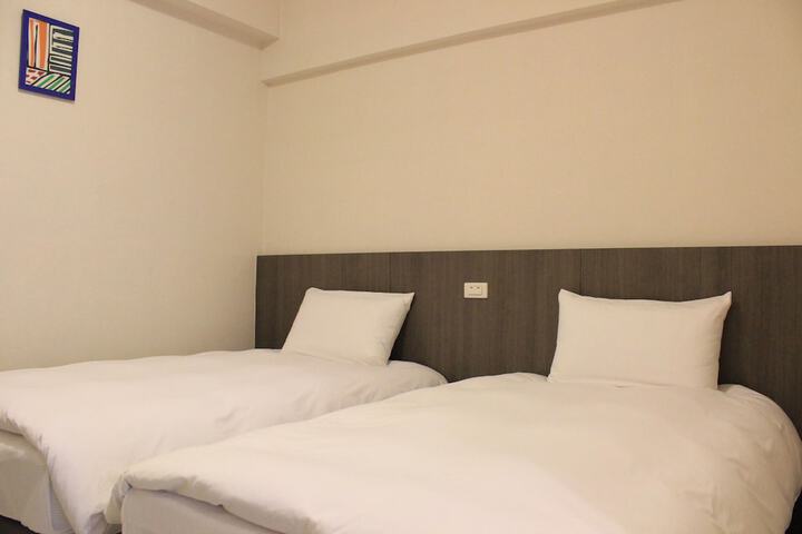Room 11 of 48