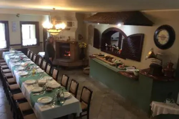 Dining 6 of 8