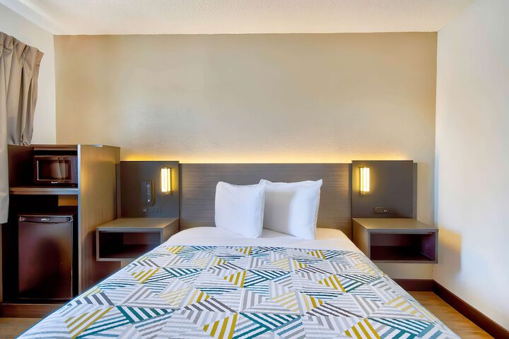 Double Bed Accessible (14 of 18)