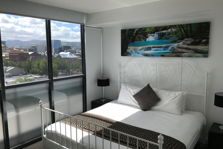 Room 4 of 33