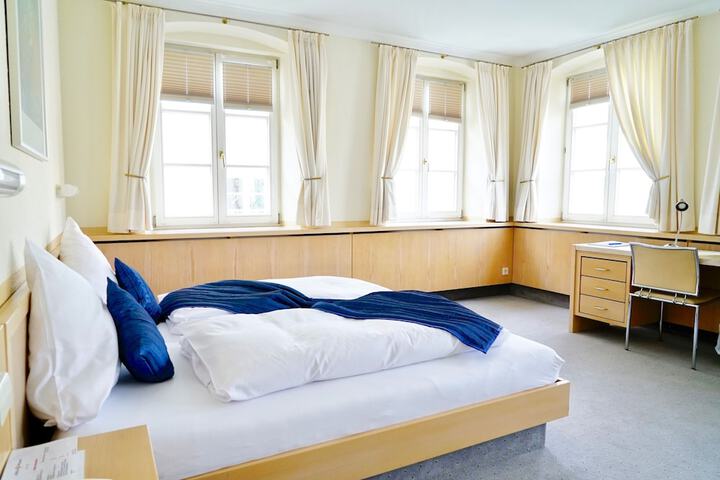Room 4 of 50
