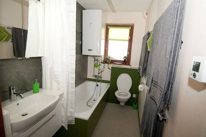 Room 6 of 11