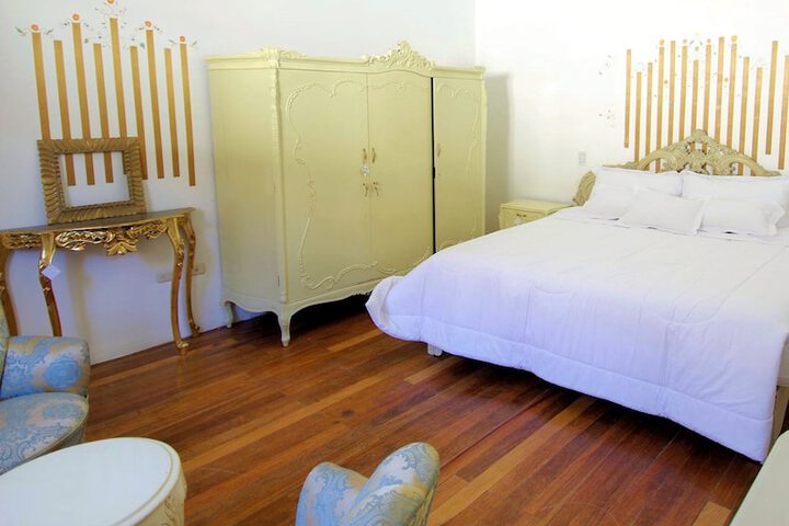 Room 2 of 36