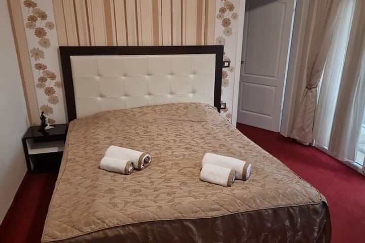 Room 6 of 37